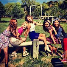 Cande, Mechi, Tini, Lodo y Vale
